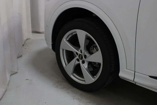 Used 2025 Audi Q5 Premium Plus w/ Premium Plus AWD/4WD image 29