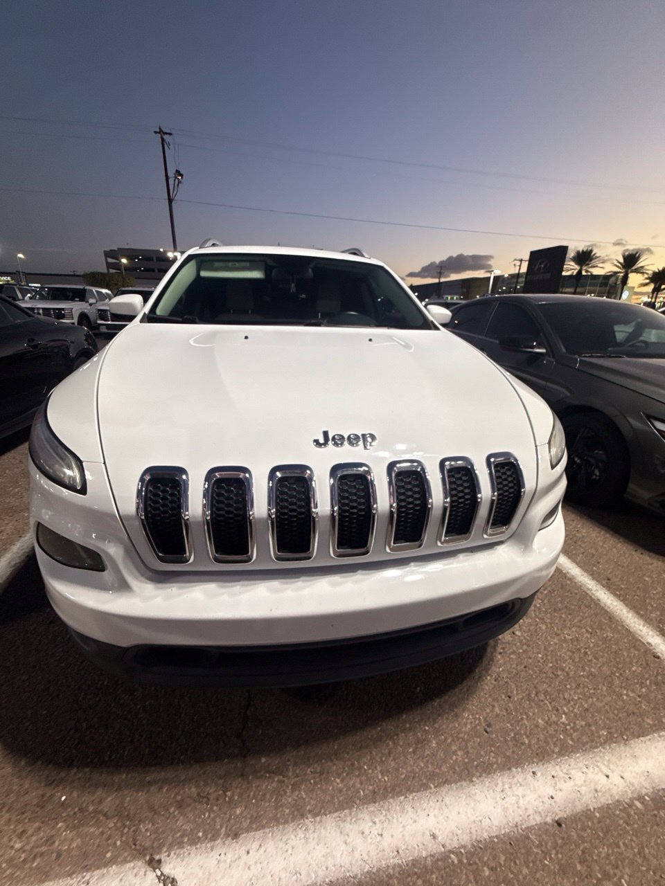 Used 2017 Jeep Cherokee Latitude w/ Trailer Tow Group FWD image 4