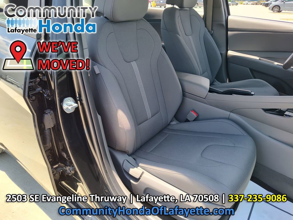 Used 2023 Hyundai Elantra SE w/ Cargo Package FWD image 29
