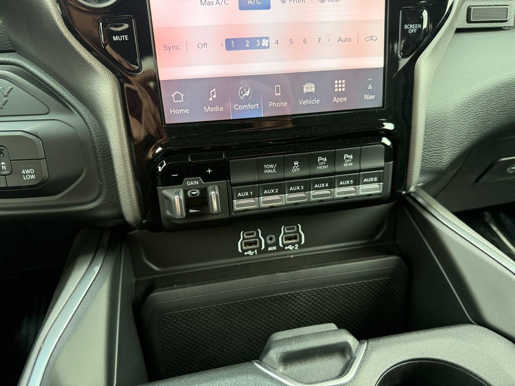 New 2026 RAM 2500 Big Horn AWD/4WD image 36
