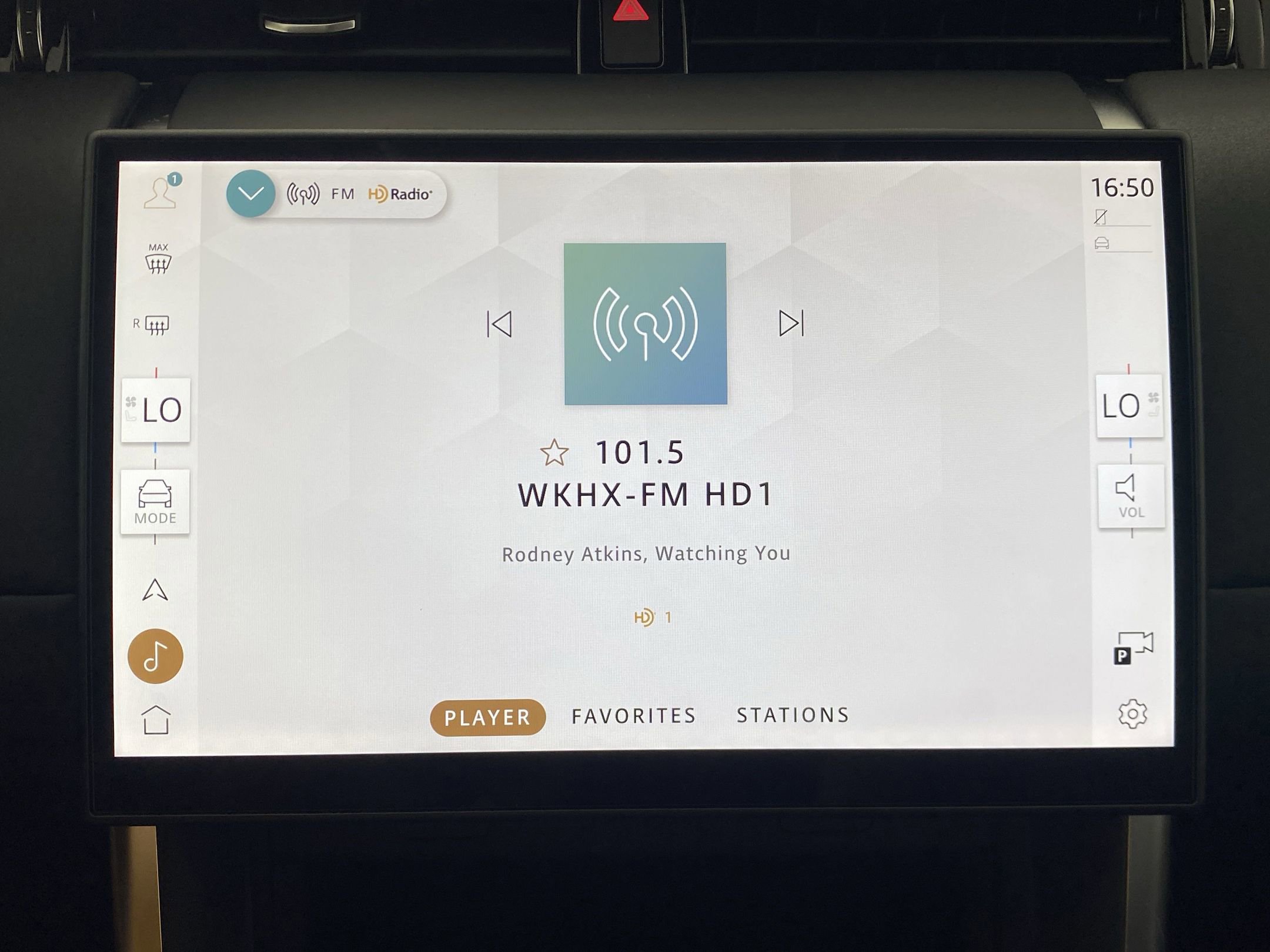 Certified 2025 Land Rover Discovery Sport S image 22