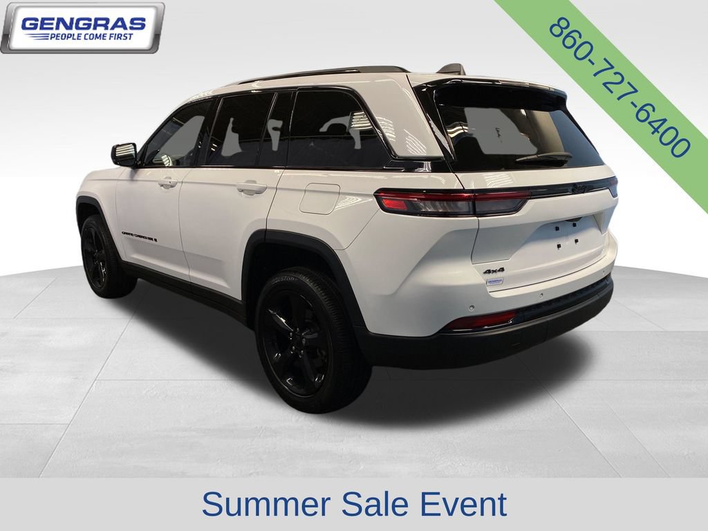 Used 2023 Jeep Grand Cherokee Altitude AWD/4WD image 4