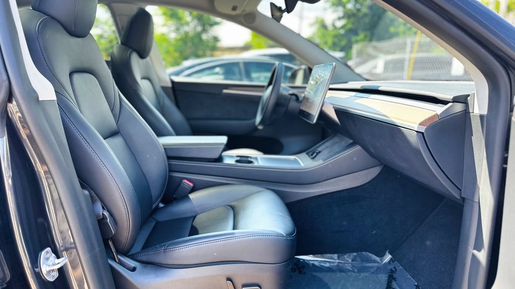 Used 2024 Tesla Model Y Long Range RWD image 40