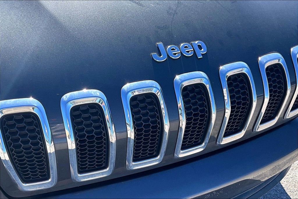 Used 2015 Jeep Cherokee Latitude w/ Comfort/Convenience Group image 32