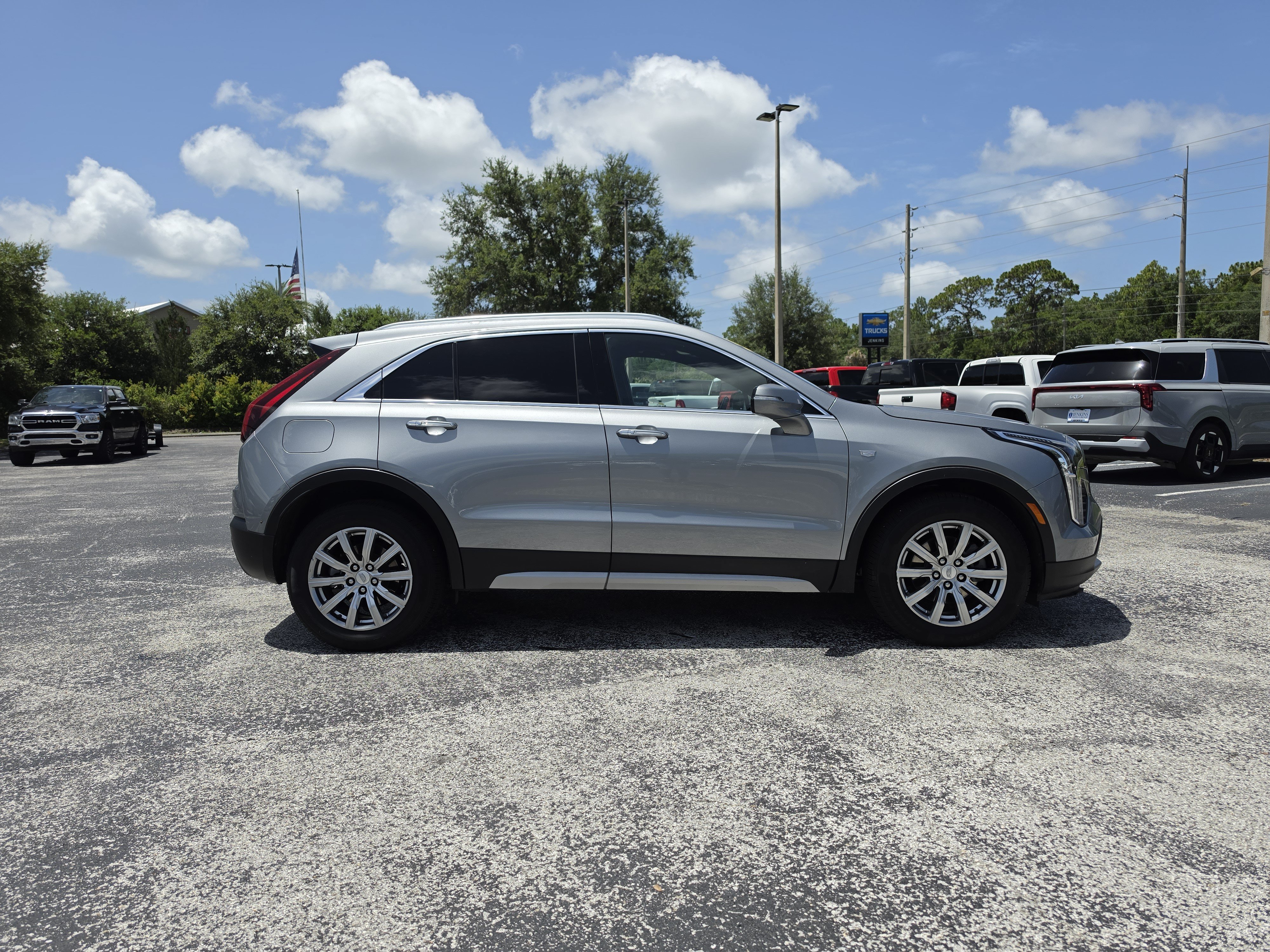 Used 2023 Cadillac XT4 Premium Luxury w/ Cold Weather Package AWD/4WD image 3