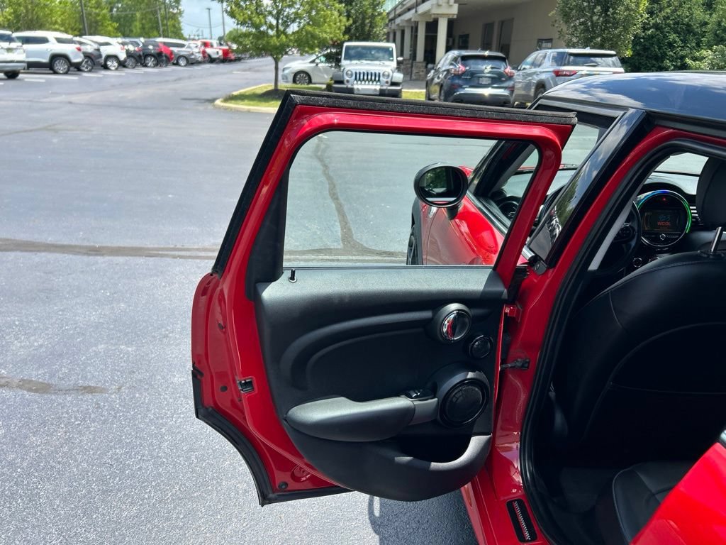 Used 2015 MINI Cooper 4-Door Hardtop FWD image 24