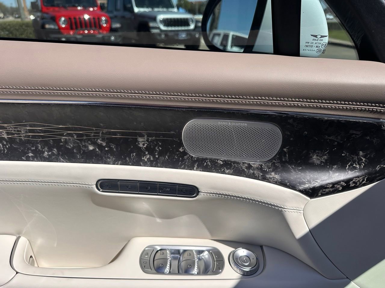 Used 2025 Genesis G90 3.5T image 26