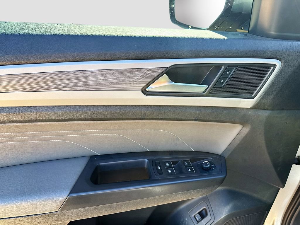 Used 2023 Volkswagen Atlas Cross Sport SE w/ Panoramic Sunroof Package image 9