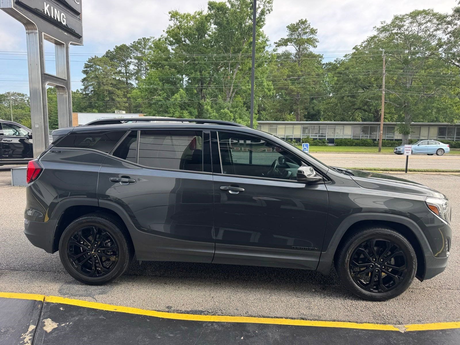 Used 2020 GMC Terrain SLE w/ Driver Convenience Package FWD image 7