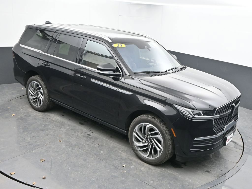 Used 2025 Lincoln Navigator Reserve image 39