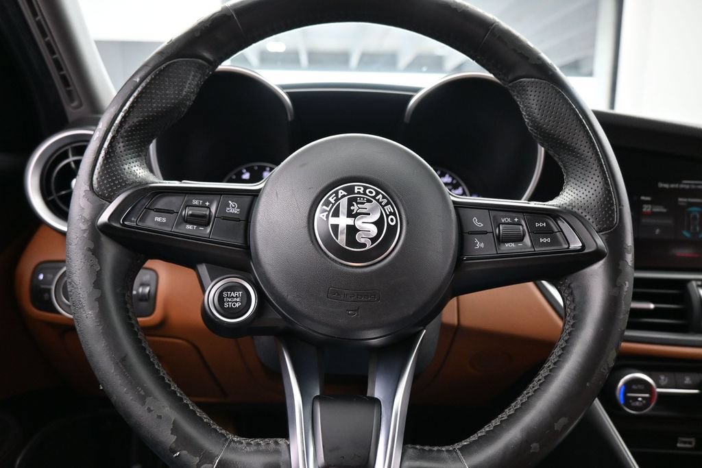 Used 2020 Alfa Romeo Giulia w/ Nero Edizione RWD image 24