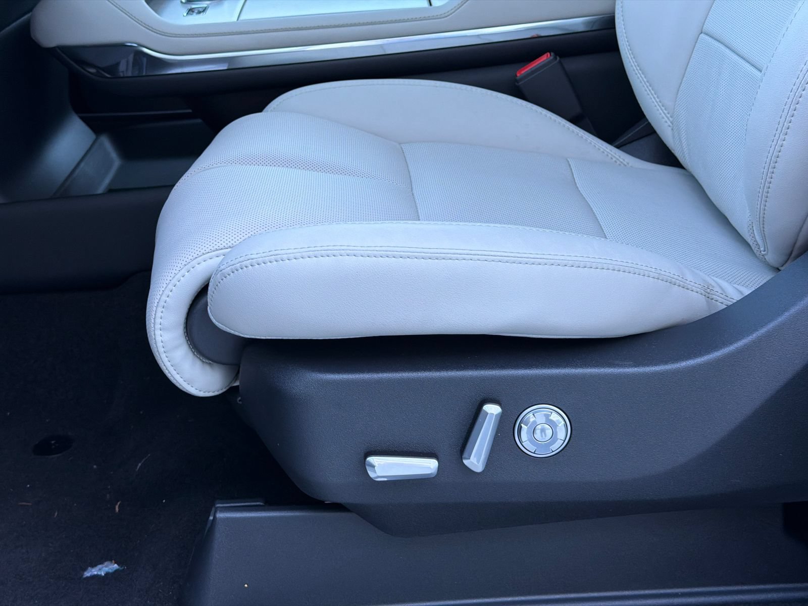 New 2026 Lincoln Navigator L Reserve AWD/4WD image 18
