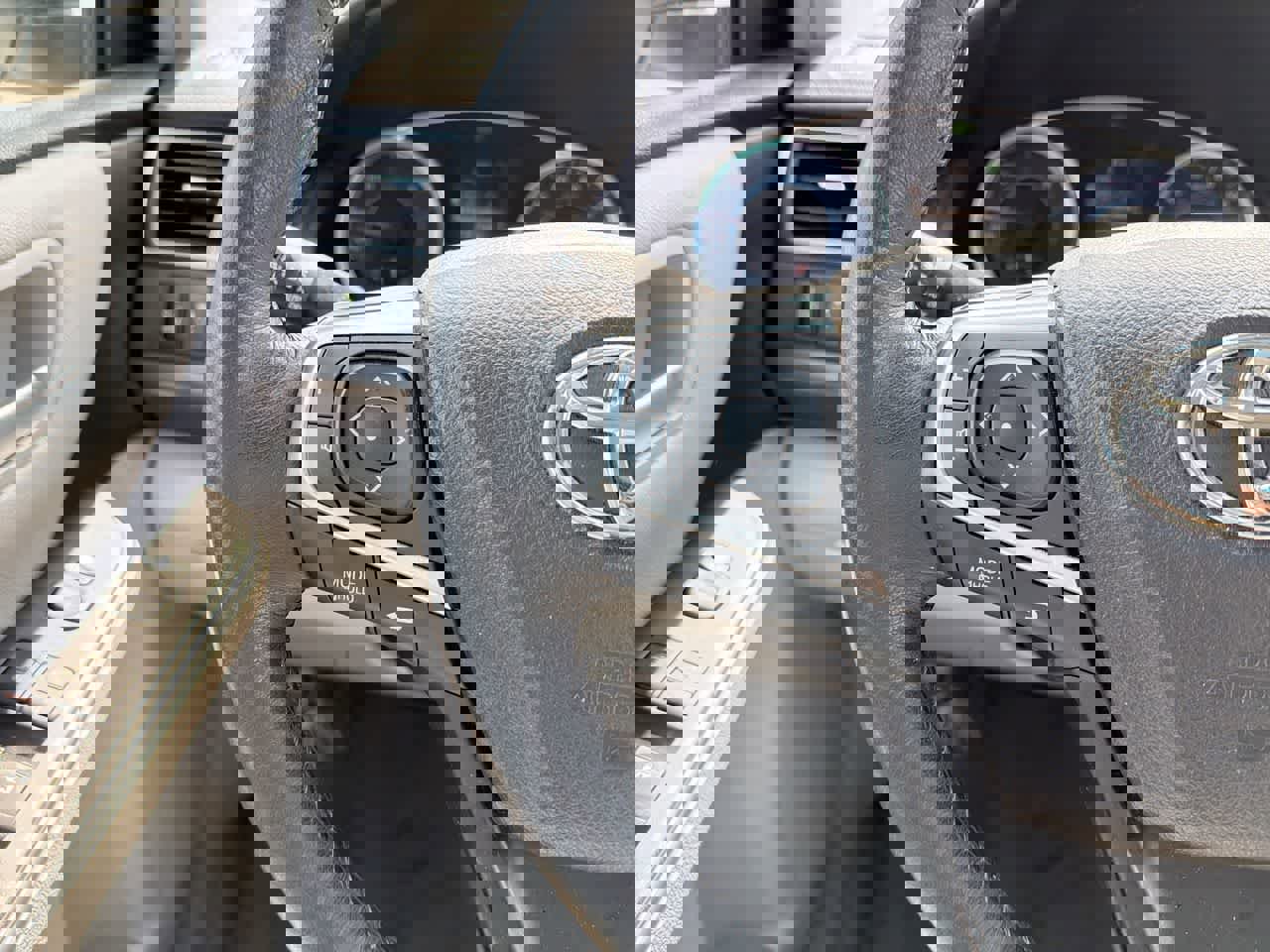 Used 2015 Toyota Camry XLE w/ Moonroof Package image 29