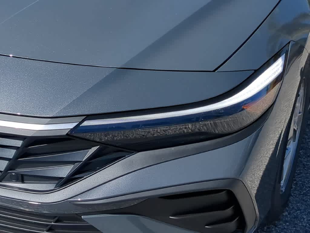 New 2026 Hyundai Elantra SE FWD image 11