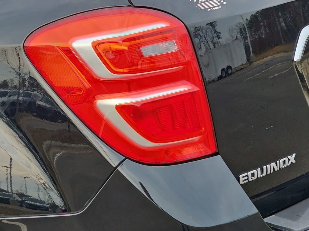 Used 2017 Chevrolet Equinox LT image 30