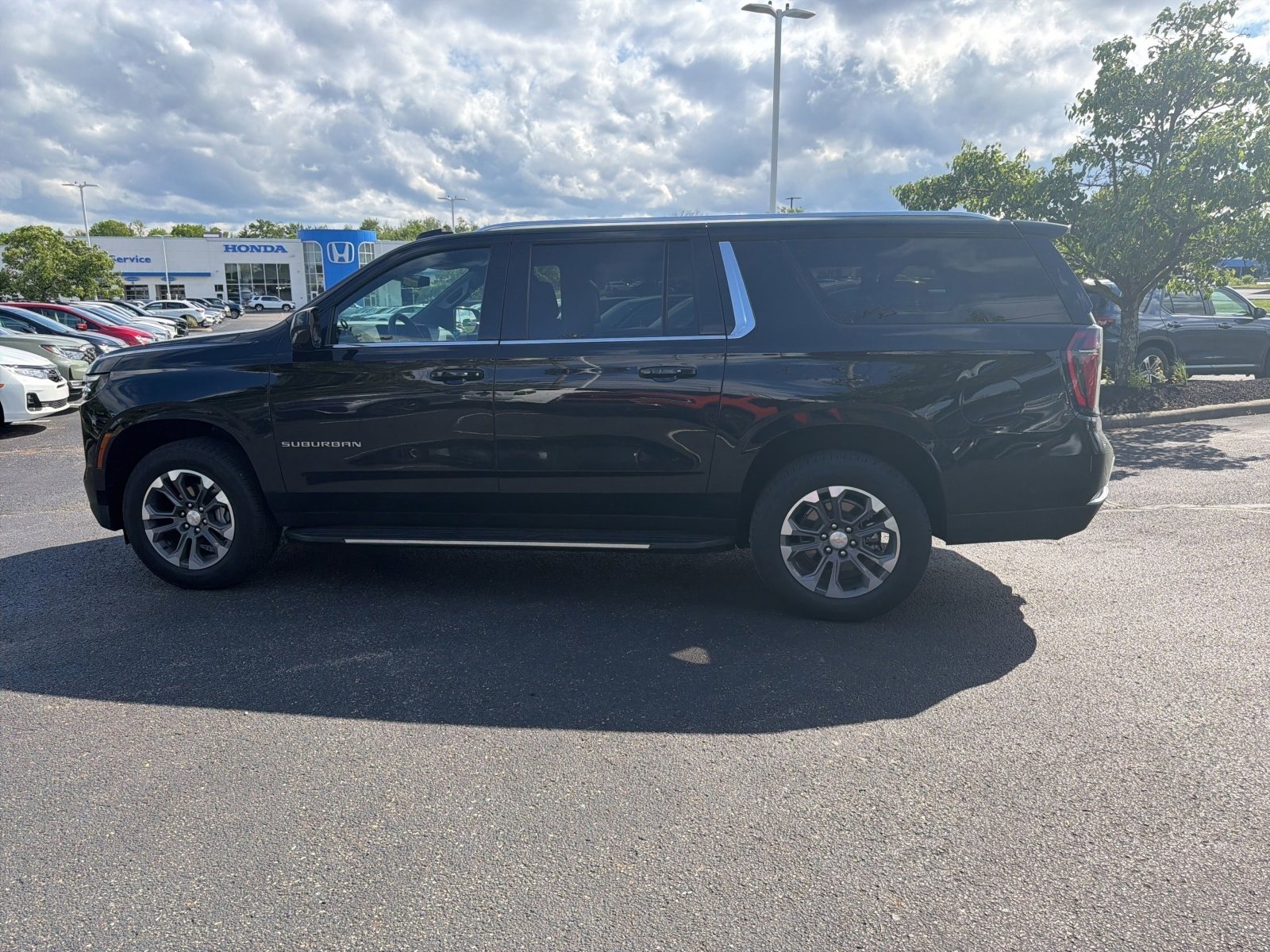 Used 2026 Chevrolet Suburban LS AWD/4WD image 13