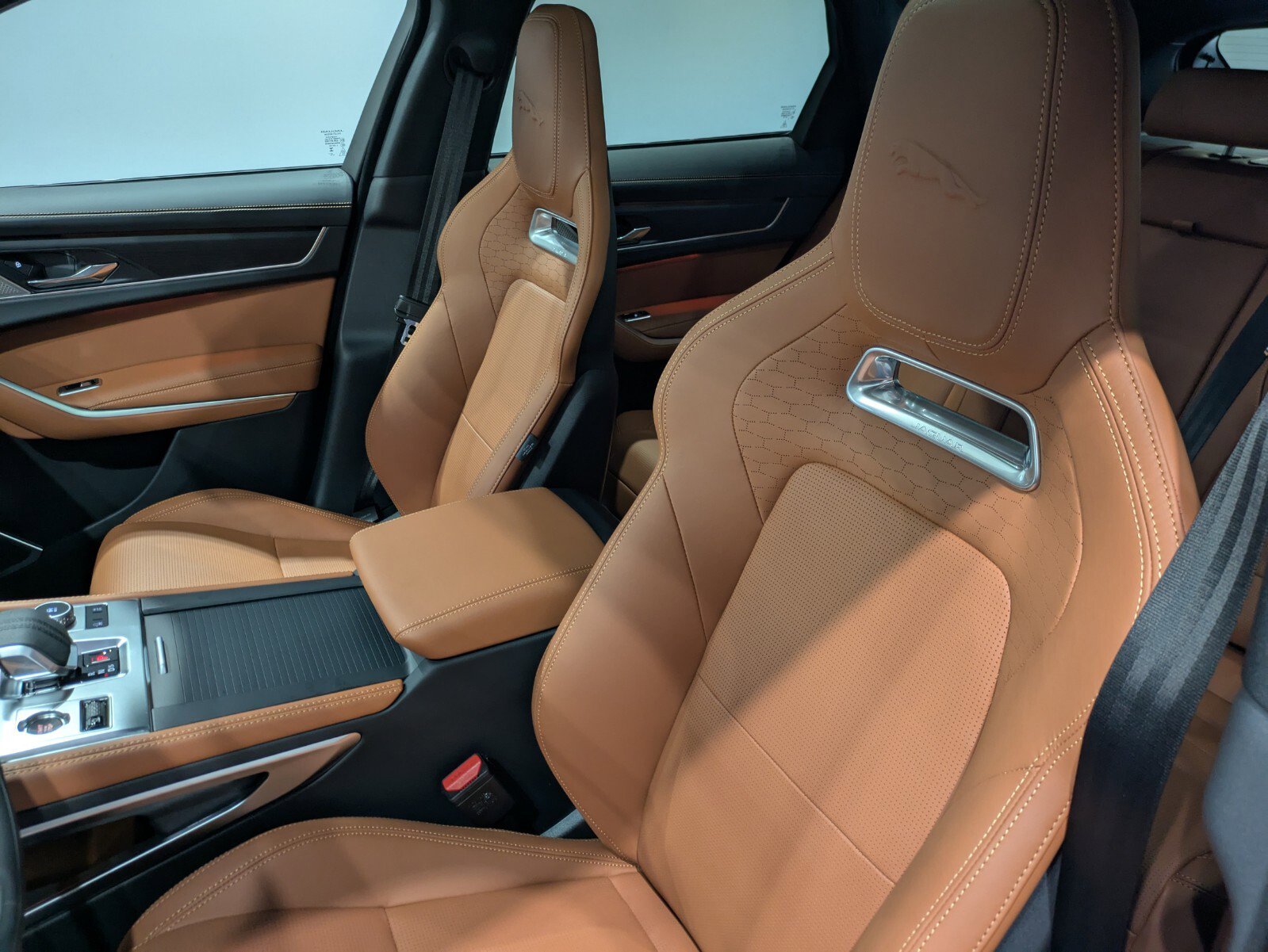 New 2026 Jaguar F-PACE R-Dynamic S image 8