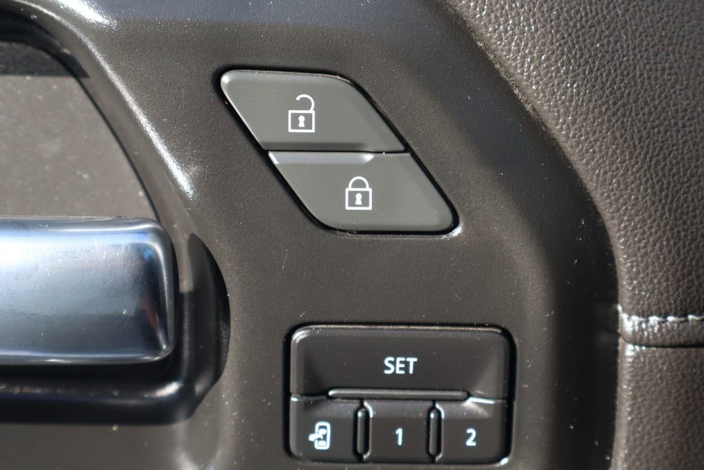 Used 2021 Chevrolet Silverado 2500 LTZ w/ LTZ Convenience Package image 17