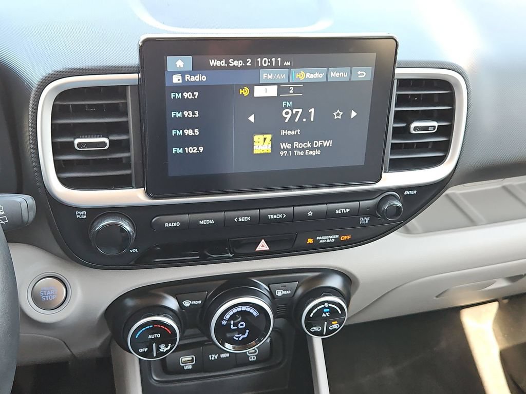 Used 2025 Hyundai Venue SEL FWD image 19
