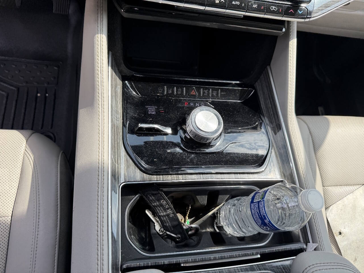 Used 2022 Jeep Wagoneer Series II AWD/4WD image 15