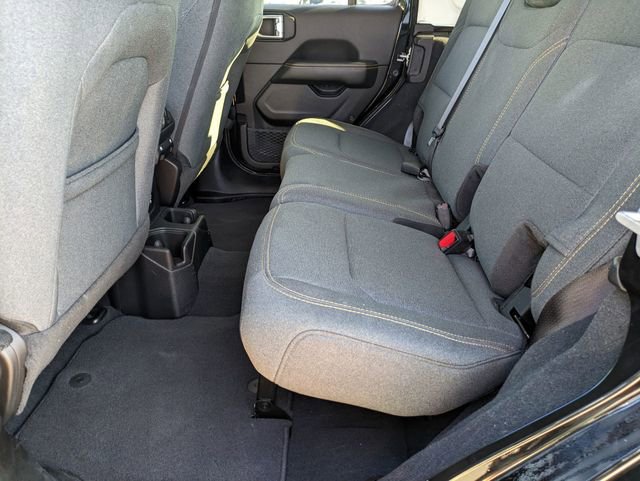 Used 2025 Jeep Wrangler Sahara image 26