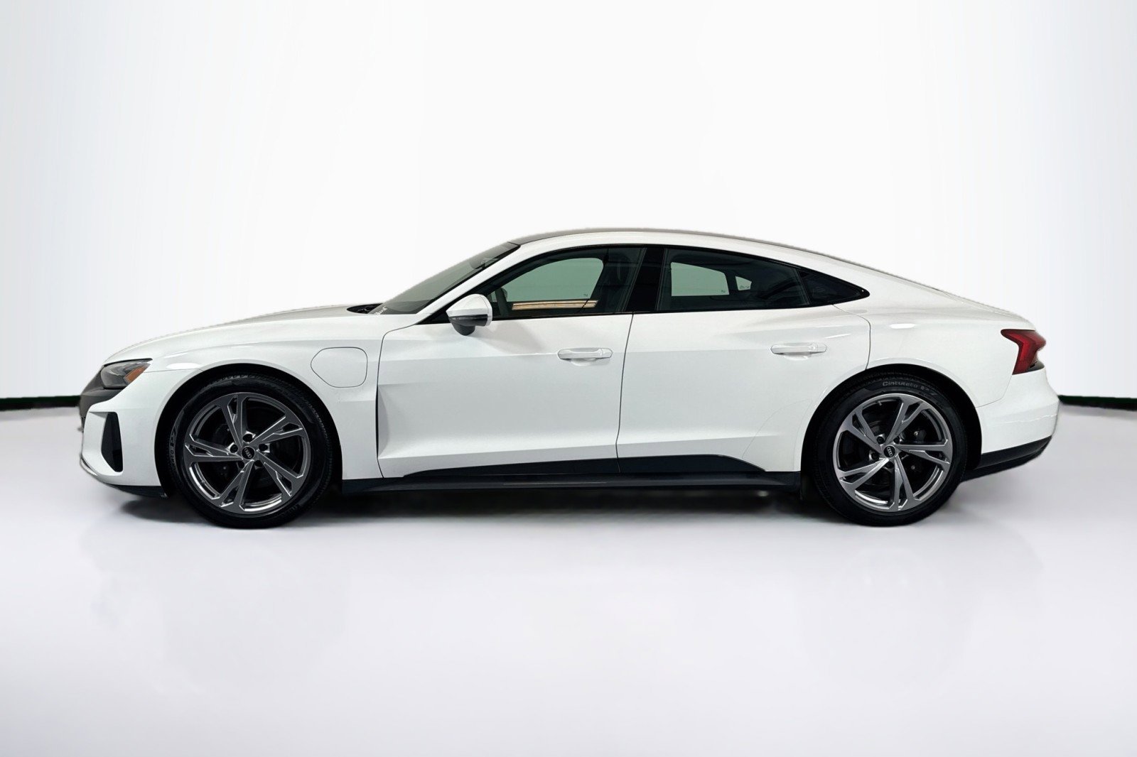 Used 2022 Audi e-tron GT Premium Plus image 8