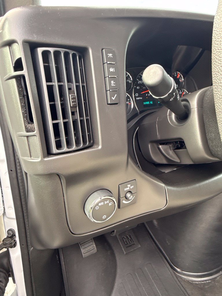 Used 2025 Chevrolet Express 3500 LT w/ LT Preferred Equipment Group RWD image 16