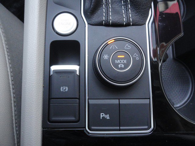 Used 2021 Volkswagen Atlas SEL R-Line image 23