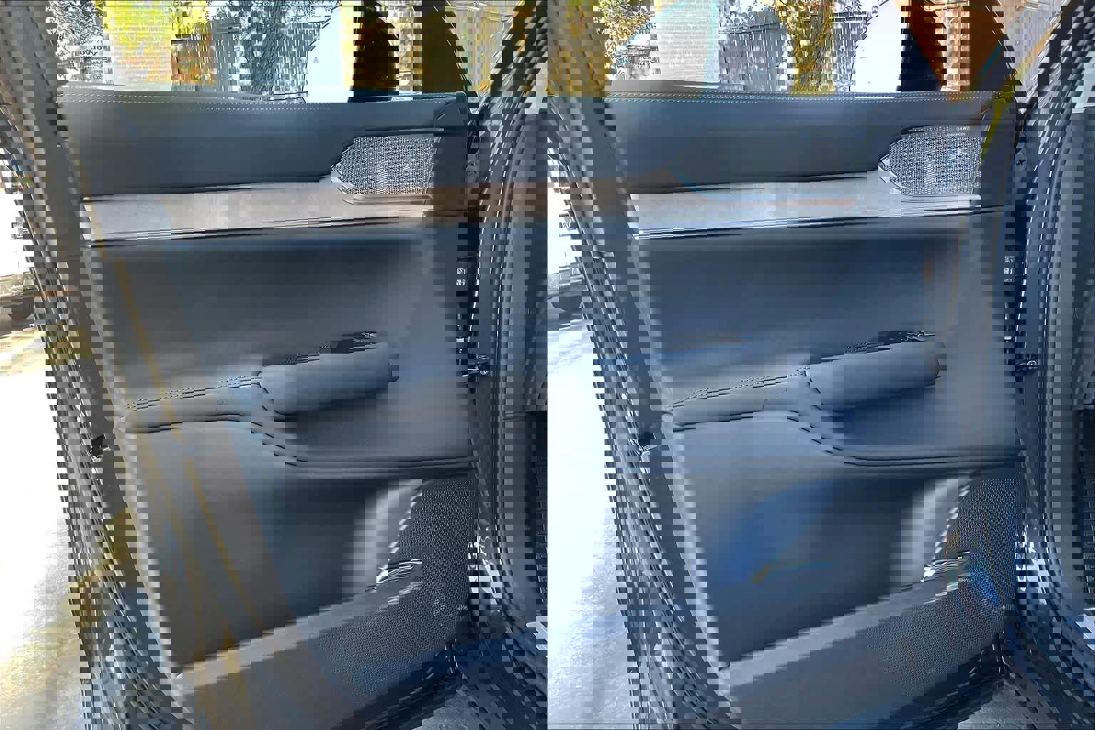 New 2025 Volvo EX90 Ultra w/ Protection Package Premier image 24