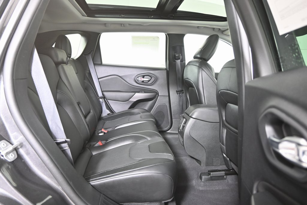 Used 2022 Jeep Cherokee Limited image 16