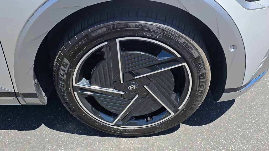 Used 2025 Hyundai Ioniq 5 Limited AWD/4WD image 9