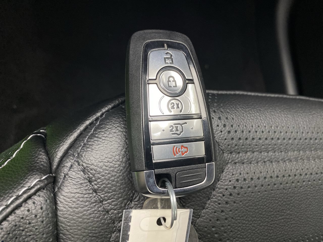 New 2024 Ford Escape SE w/ PHEV Premium Package FWD image 27