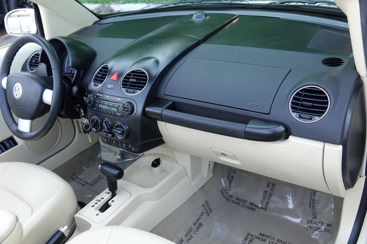 Used 2008 Volkswagen Beetle SE FWD image 69