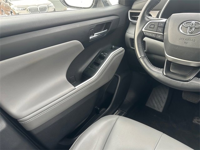 Used 2022 Toyota Highlander XLE image 25