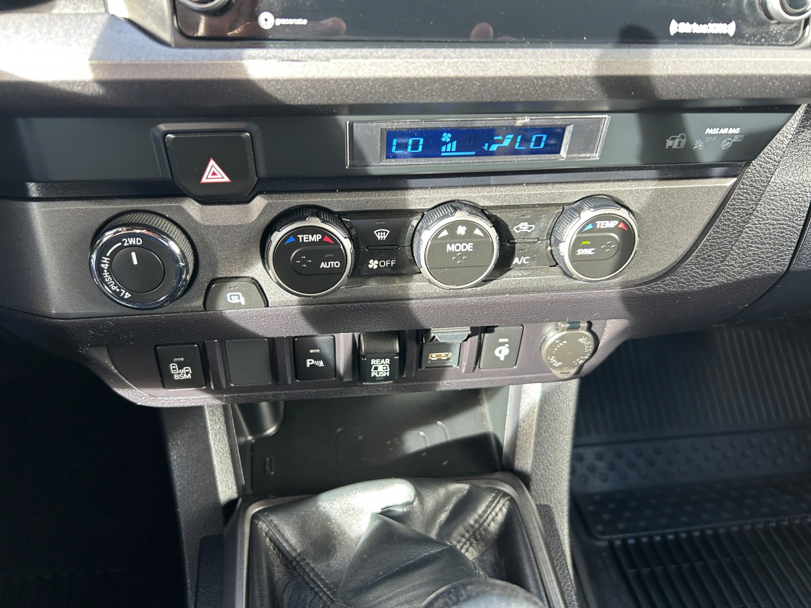 Used 2022 Toyota Tacoma TRD Off-Road w/ Technology Package image 21