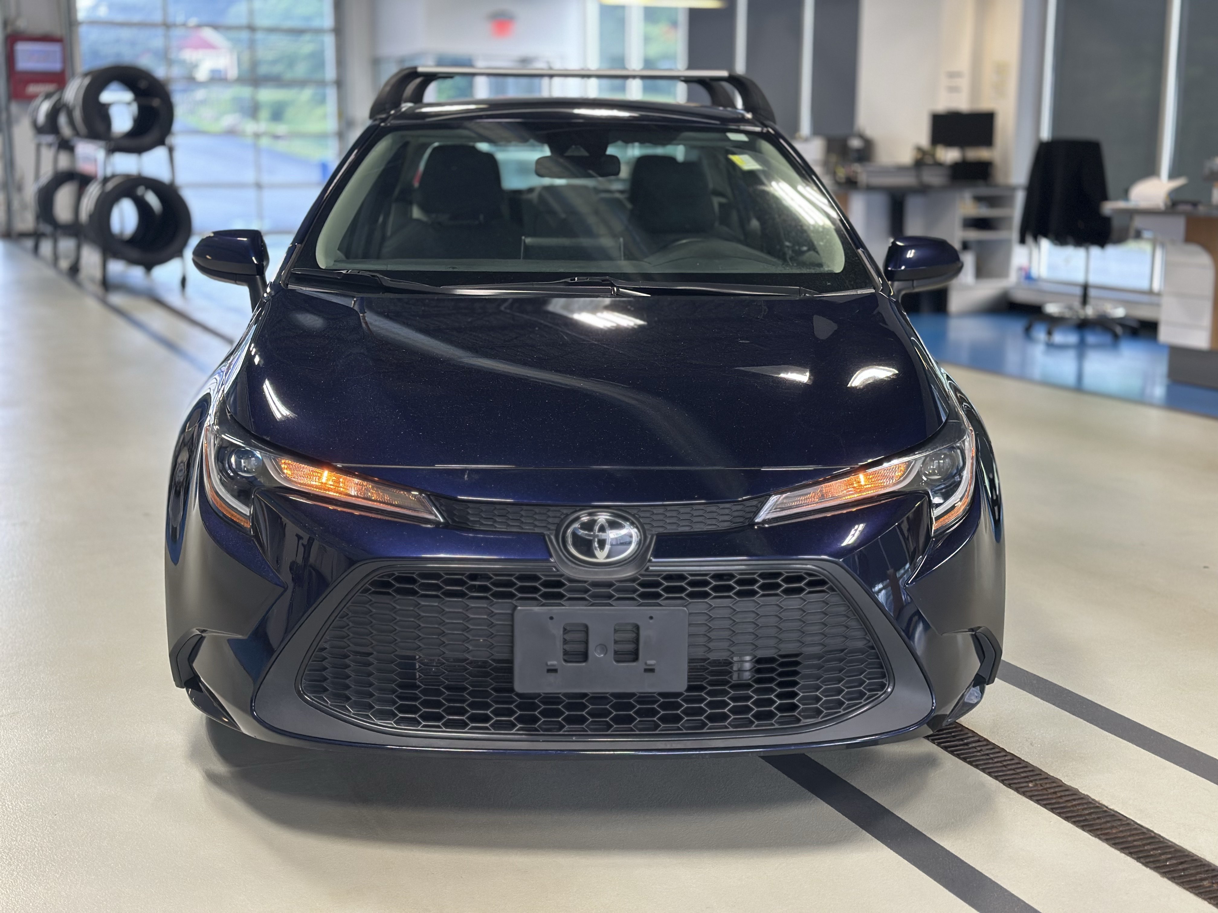 Used 2021 Toyota Corolla LE w/ LE Convenience Package FWD image 3