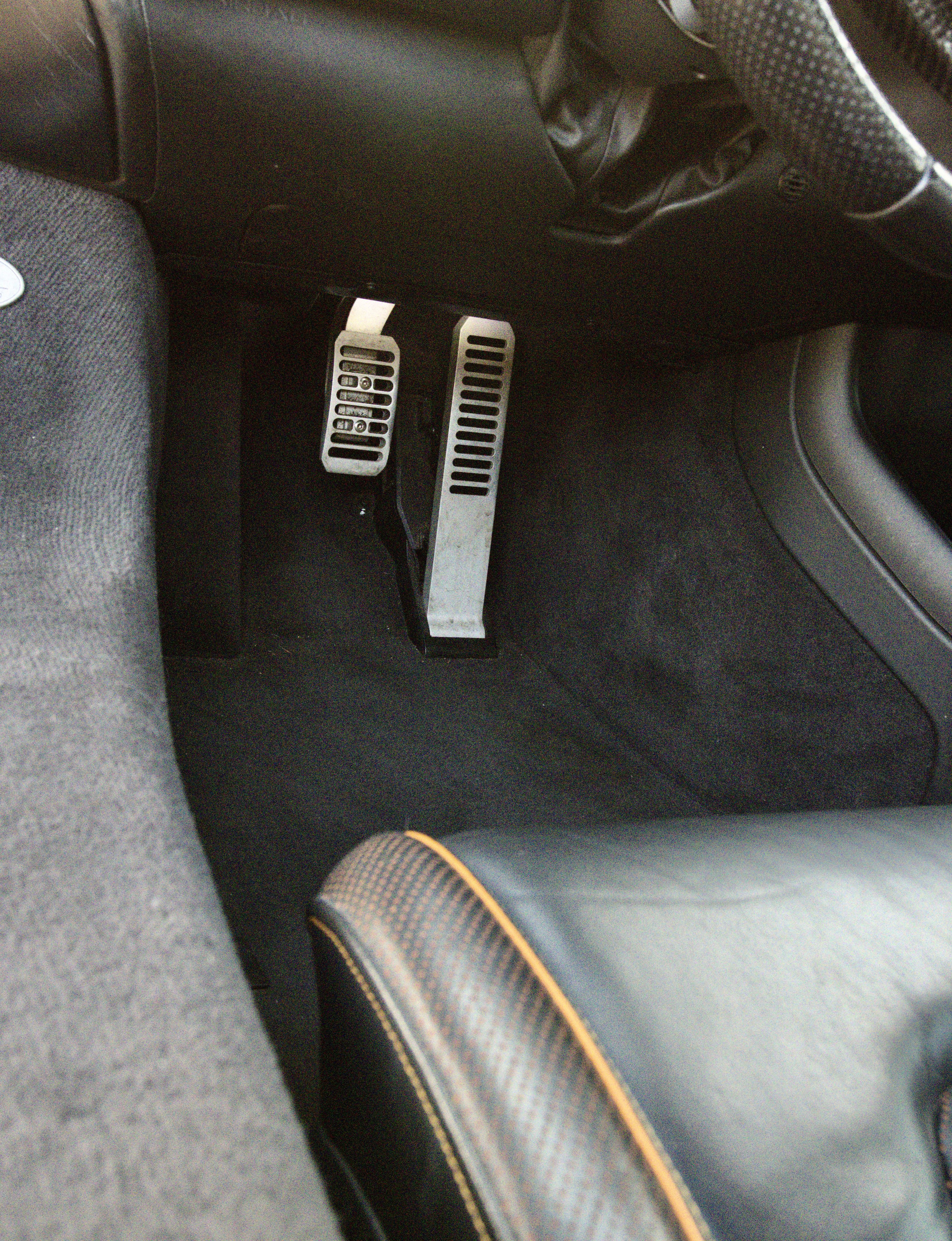 Used 2015 McLaren 650S Spider RWD image 18
