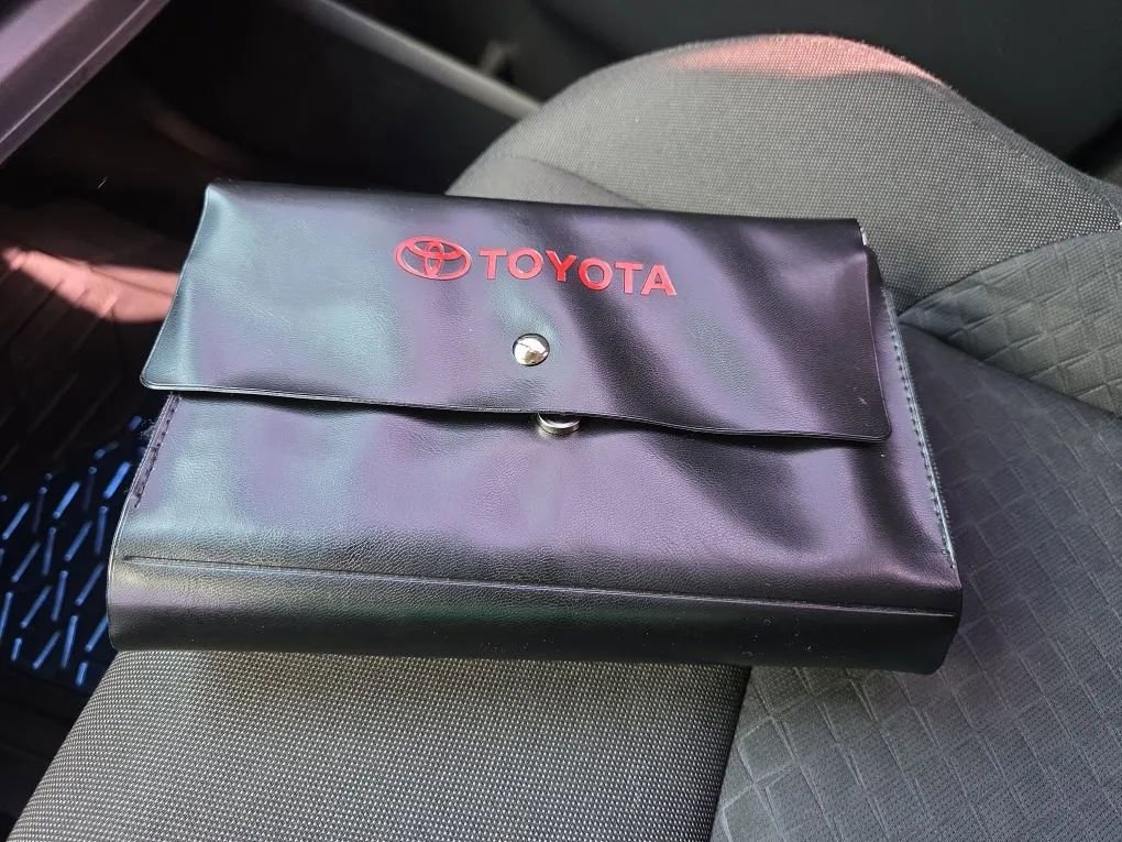 Used 2020 Toyota C-HR LE FWD image 34