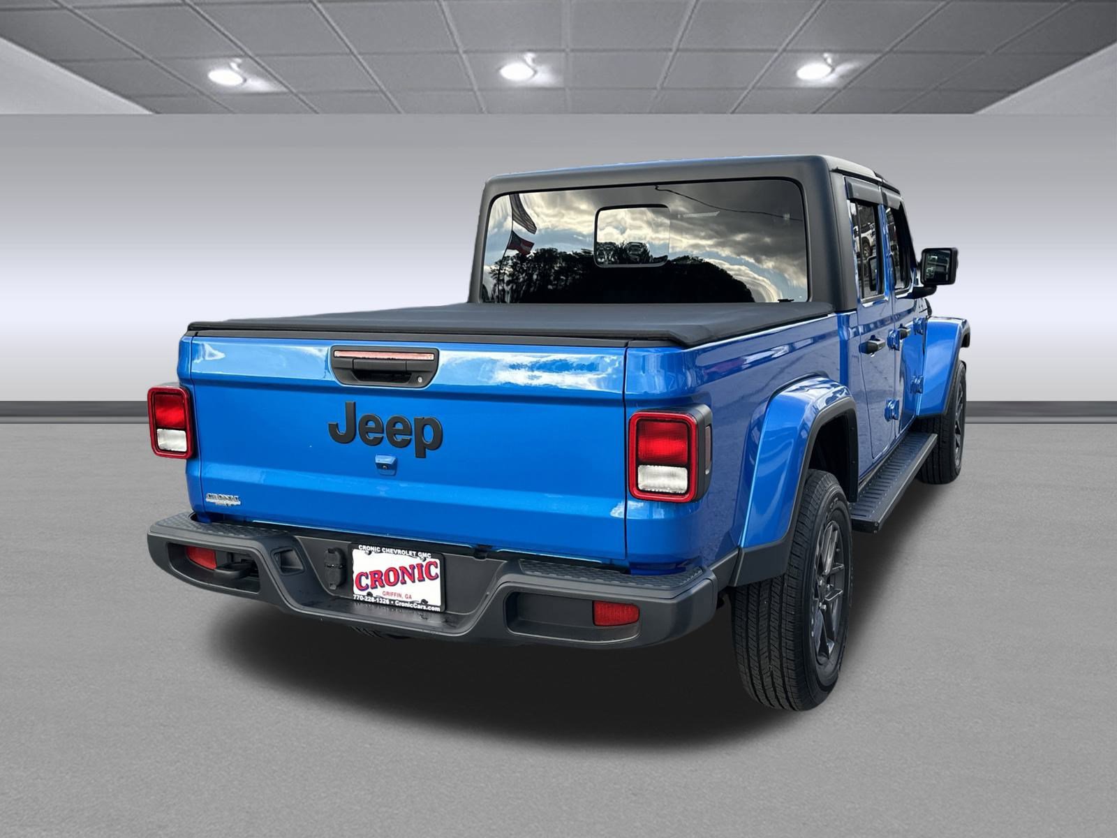 Used 2024 Jeep Gladiator Sport image 3
