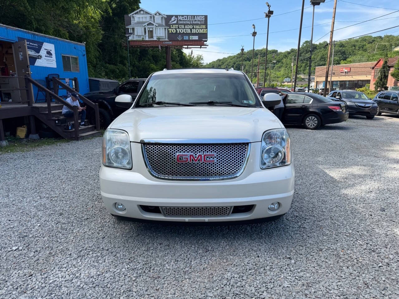 Used 2011 GMC Yukon Denali AWD/4WD image 5