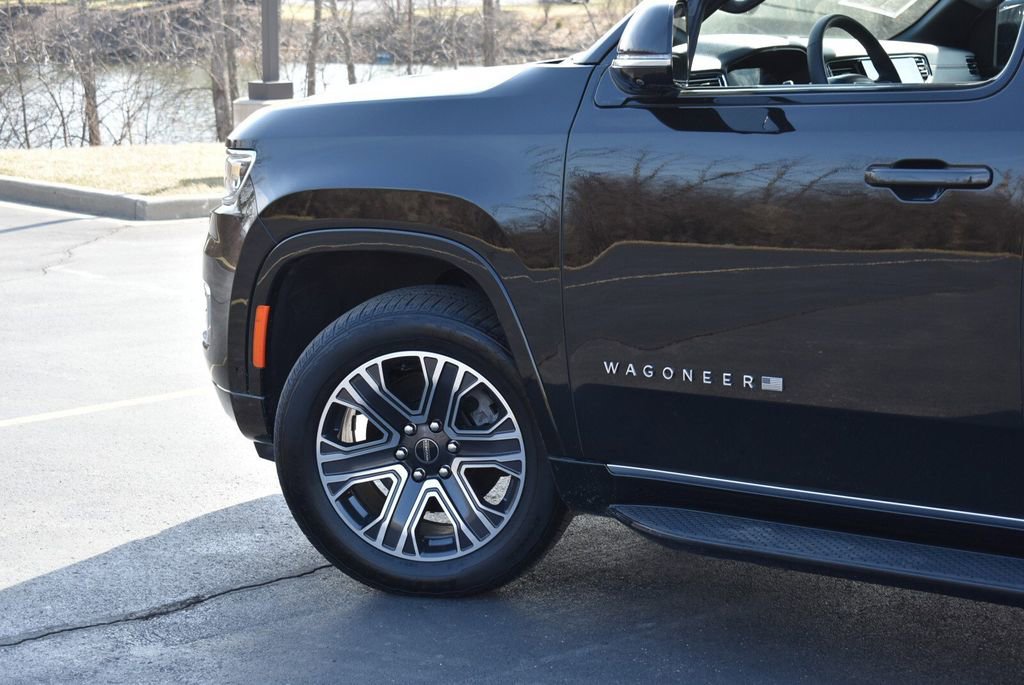 Used 2025 Jeep Wagoneer 4WD w/ Convenience Group I image 9