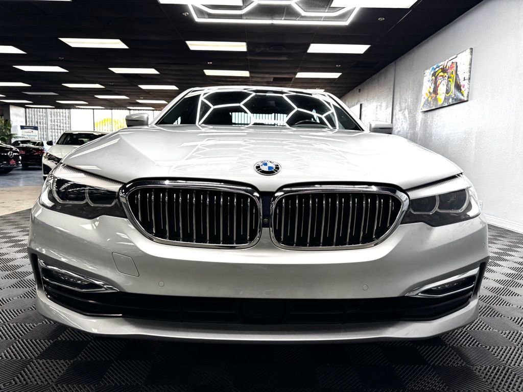 Used 2018 BMW 540i xDrive image 3