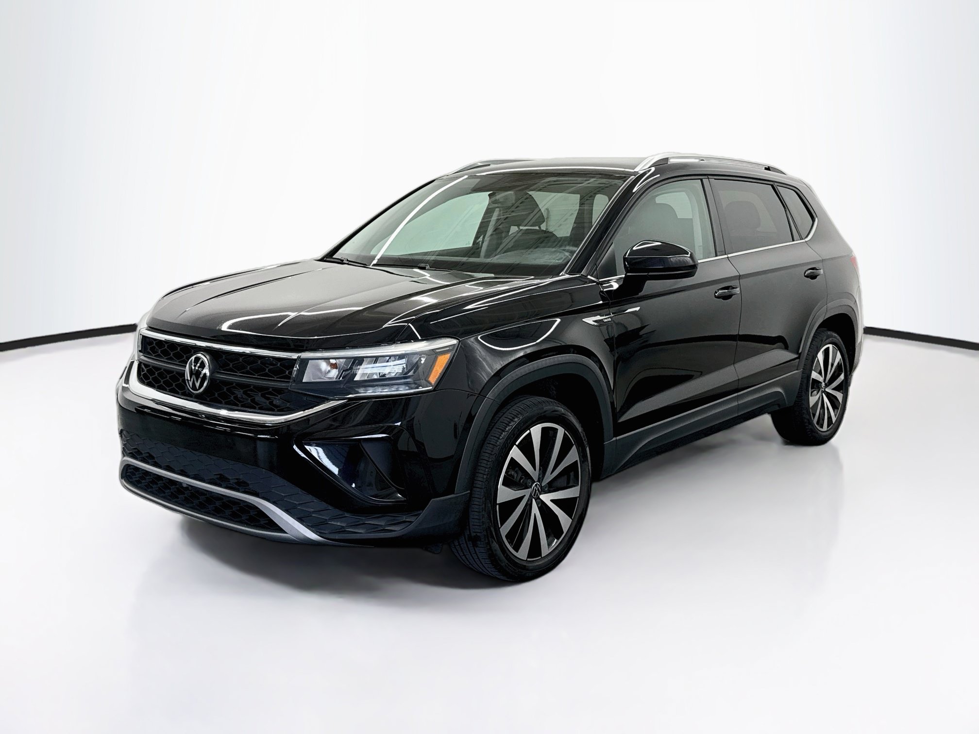 Used 2022 Volkswagen Taos SE FWD image 3