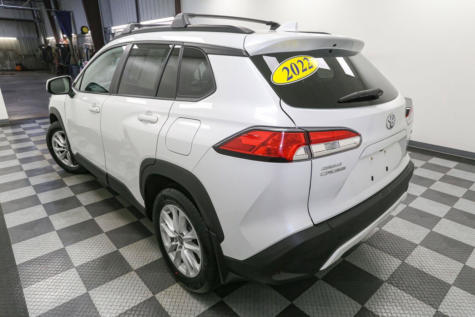 Used 2022 Toyota Corolla Cross LE w/ Moonroof Package AWD/4WD image 10
