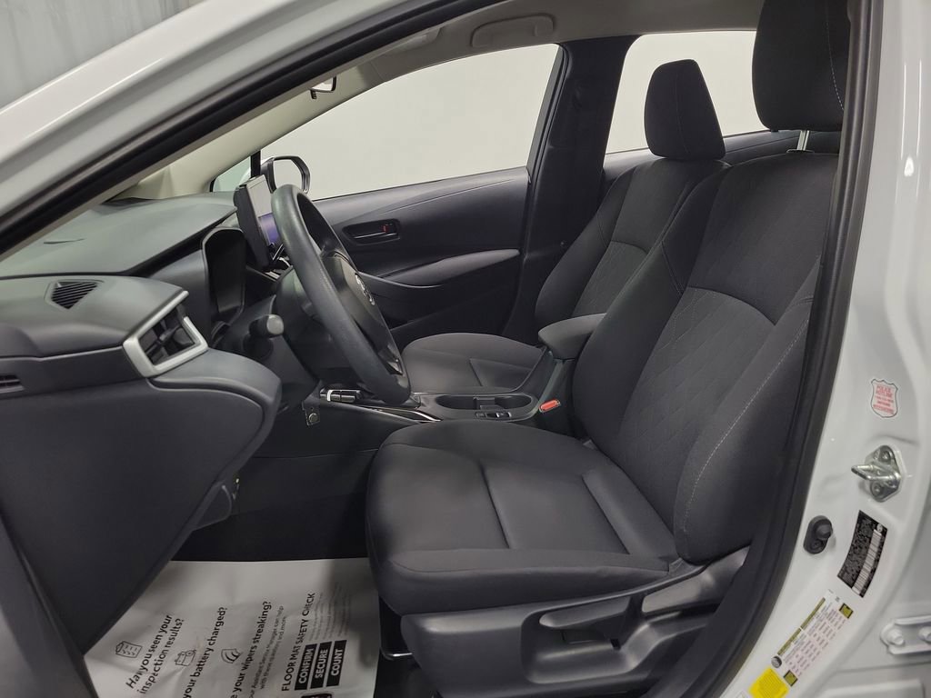 Used 2025 Toyota Corolla LE FWD image 13