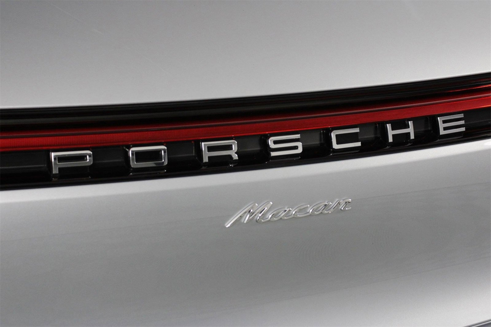 Used 2025 Porsche Macan image 22