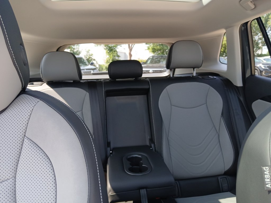 New 2026 Volkswagen Tiguan SE FWD image 26