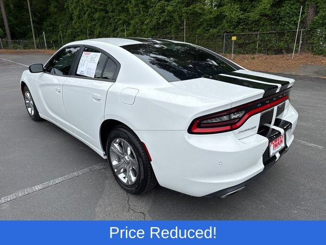 Used 2015 Dodge Charger SE RWD image 3