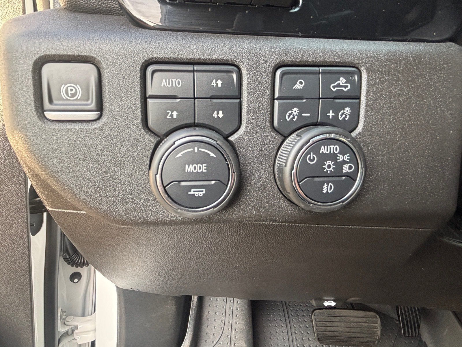 Used 2025 Chevrolet Silverado 1500 High Country AWD/4WD image 24