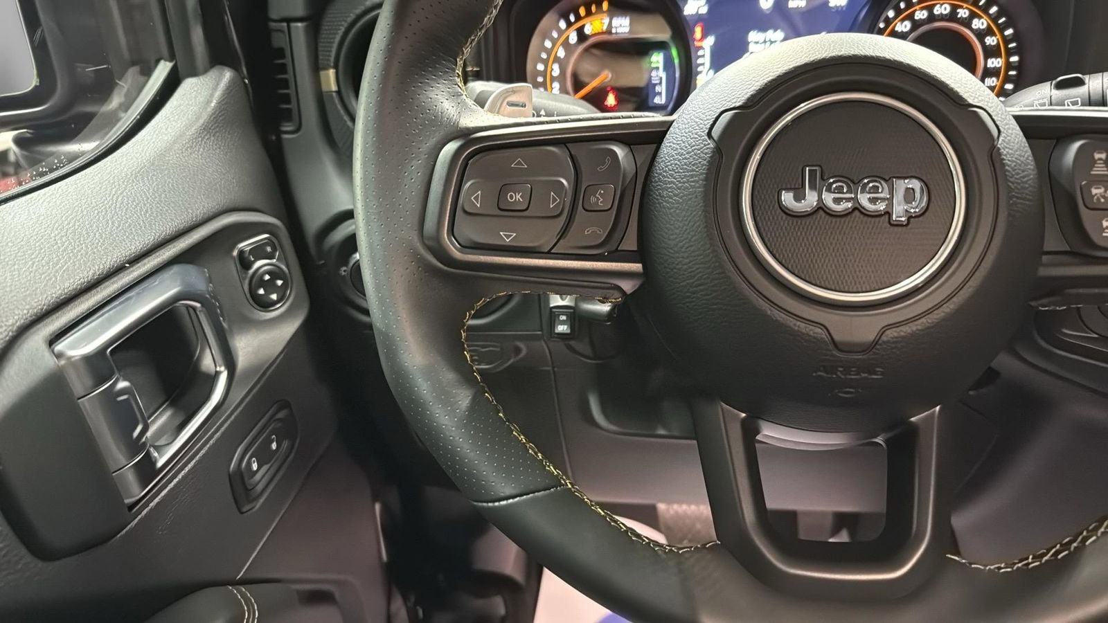 Used 2025 Jeep Wrangler Unlimited Rubicon 392 image 17